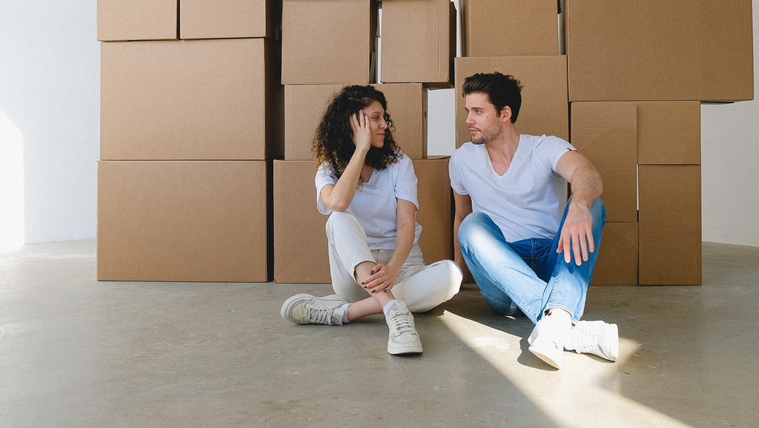 Помощь в переезде и упаковке вещей – когда это необходимо