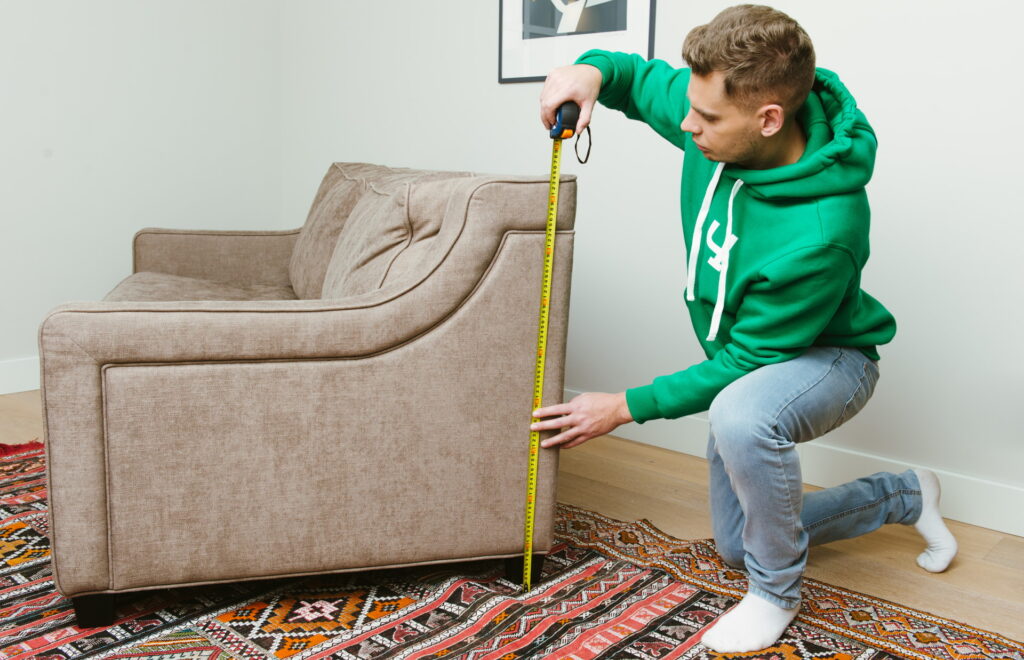 Измерение габаритов дивана