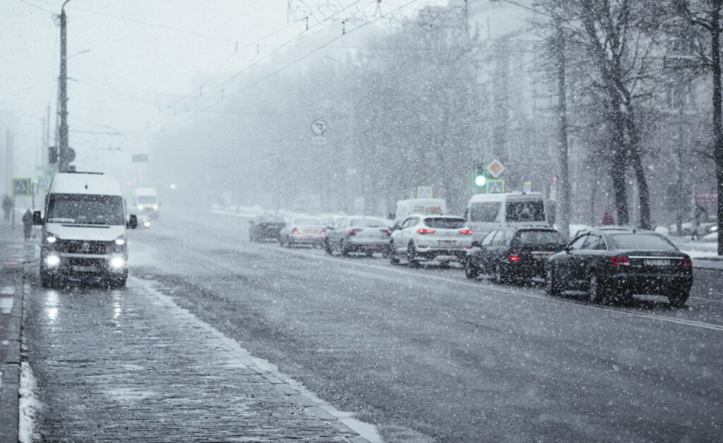 Зимняя дорога в городе